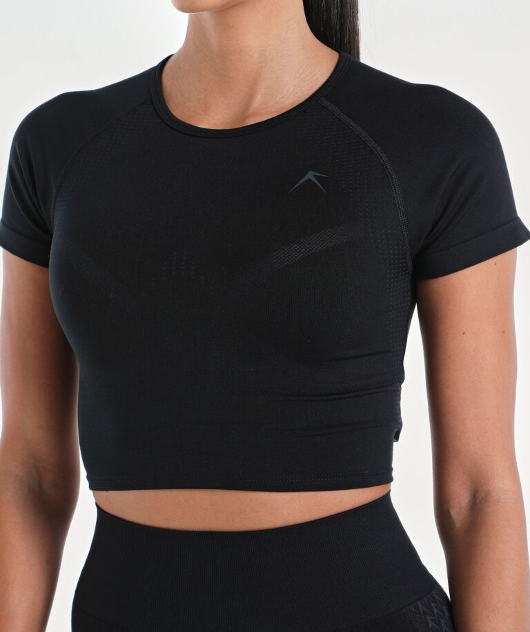 Women Impact Seamless Charm Crop Top  Black Image 8